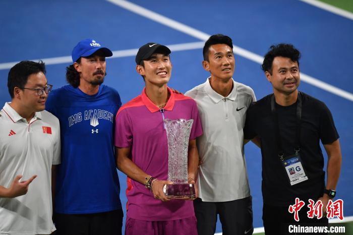 19岁只是数字：商竣程以稳定发挥推动中国男网实