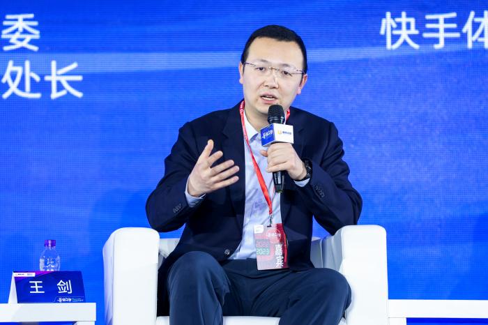 新物种涌现，等待上场的敢于尝试将为体育产业