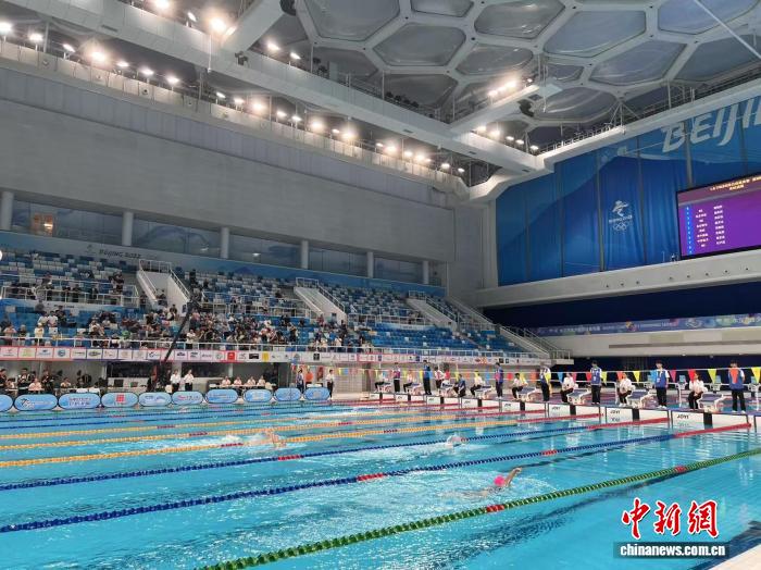 水立方青少年短池邀请赛汇聚近2300名选手，展现