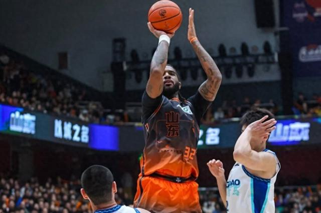 山东男篮主场迎战浙江男篮 内线对决引爆复仇之