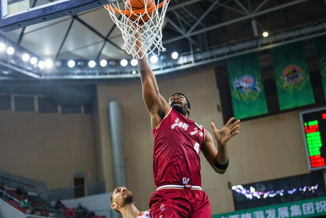 山东男篮主场迎战浙江男篮 内线对决引爆复仇之