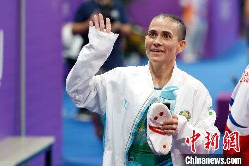 朝鲜体操新星安昌玉双冠登顶 中国兰星宇摘吊环