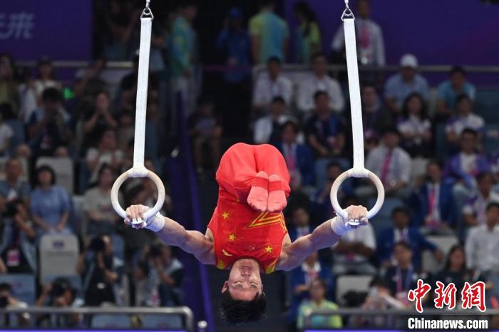朝鲜体操新星安昌玉双冠登顶 中国兰星宇摘吊环