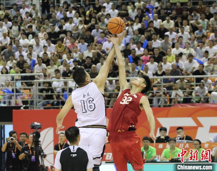 株洲厂BA明星队力克华侨大学男篮 全场鏖战引爆