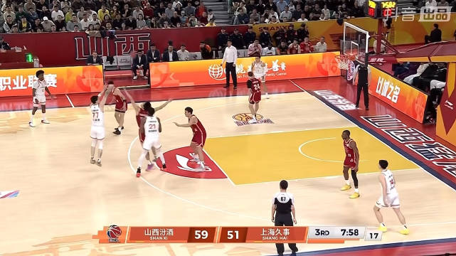 中国女篮未来之星闪耀赛场 上海队逆转山西力挽
