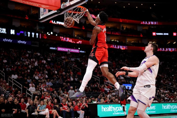 火箭队大胜展现团队篮球威力，季后赛前景光明