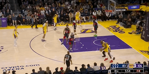 肯纳德三分被摸脸裁判回看引争议