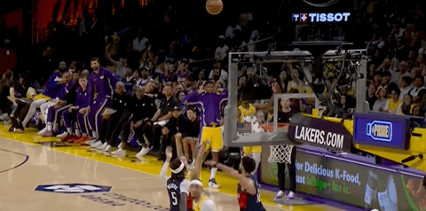 肯纳德三分被摸脸裁判回看引争议