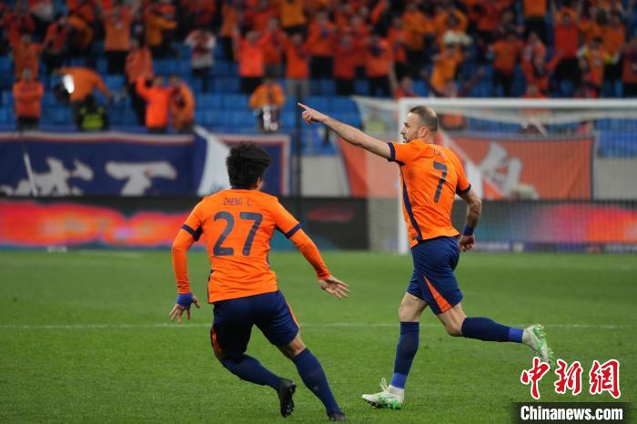 青岛海牛主场战平大连英博 李霄鹏坦言球队状态