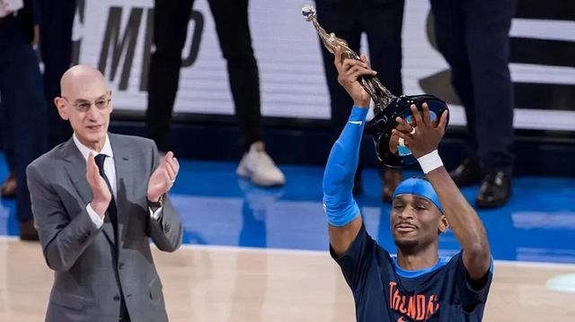 NBA季后赛技术犯规误判引发争议 布克被罚3.5万美