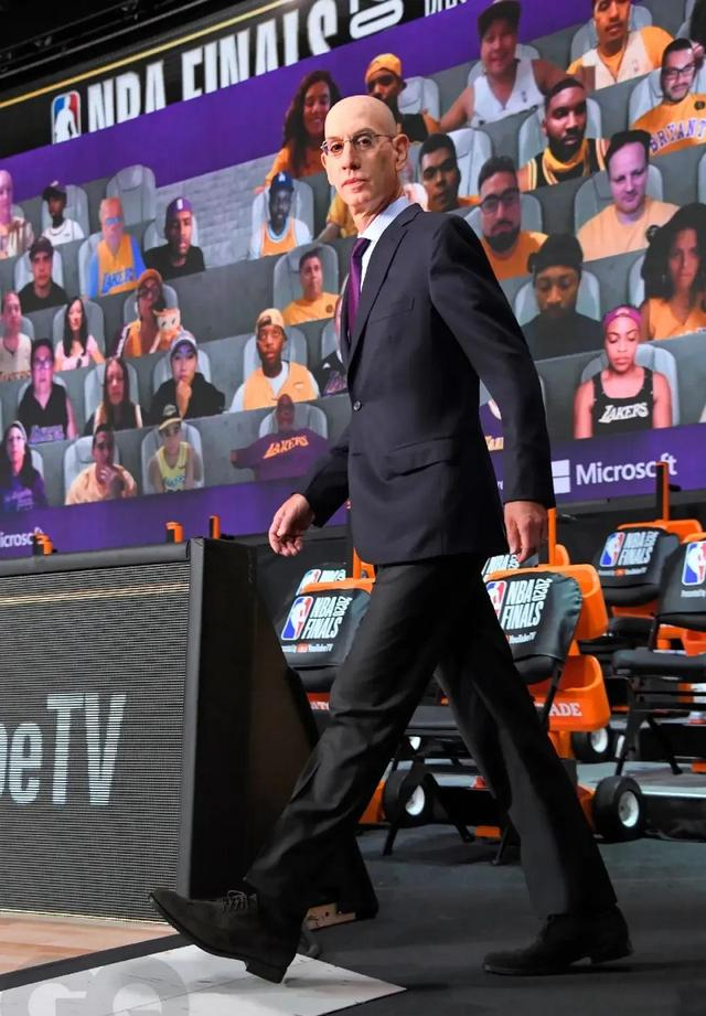 NBA季后赛技术犯规误判引发争议 布克被罚3.5万美