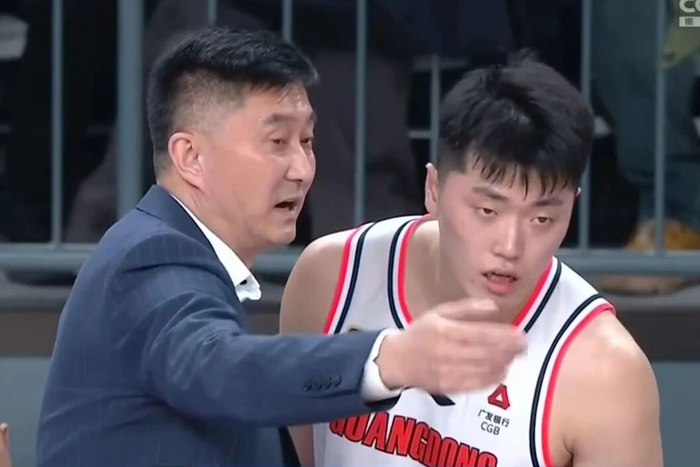 CBA季后赛关键战打响 徐昕获NBA试训邀约 广东锋线