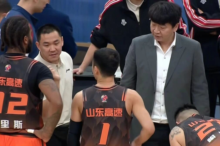 CBA季后赛关键战打响 徐昕获NBA试训邀约 广东锋线